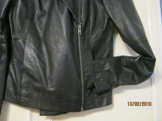 Кожаная куртка косуха naf-naf (натуральная кожа) 36 размера