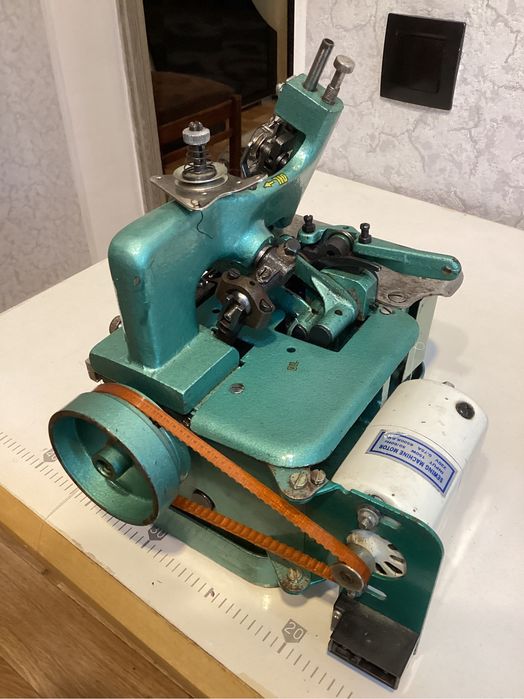 Продам трьохнитковий оверлок