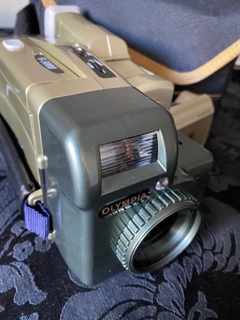 Máquina fotográfica de rolo com leitor de cassetes