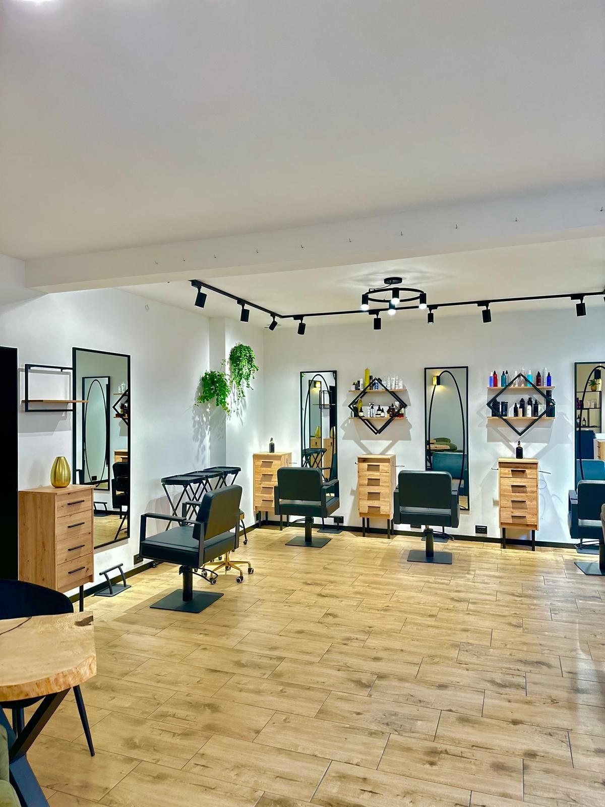 Wynajmę stanowisko fryzjerskie/barberskie