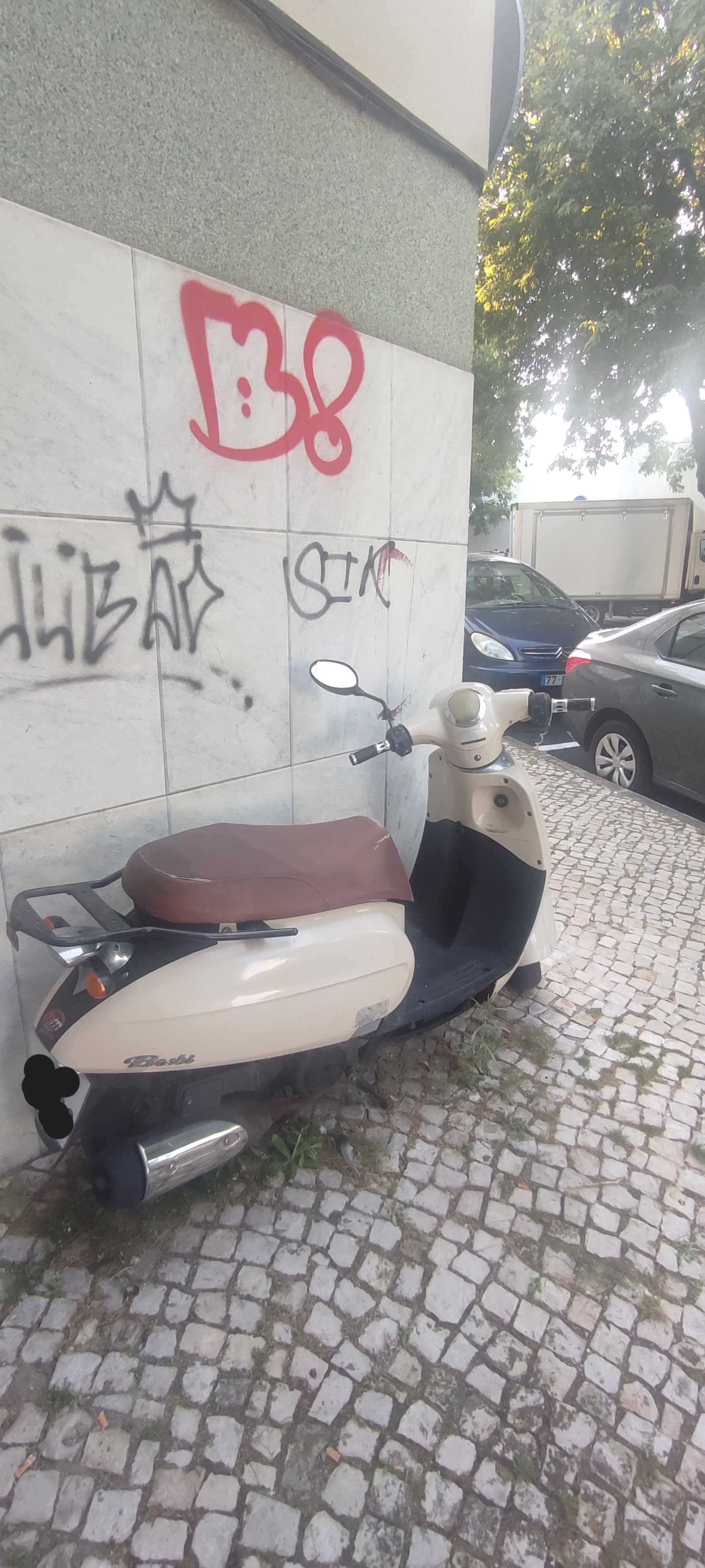 Daelim Besbi Scooter 125