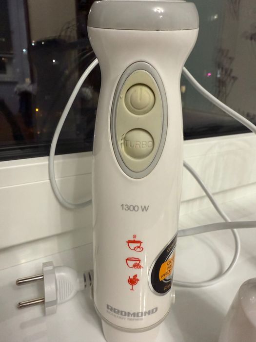 Продам блендер Redmond