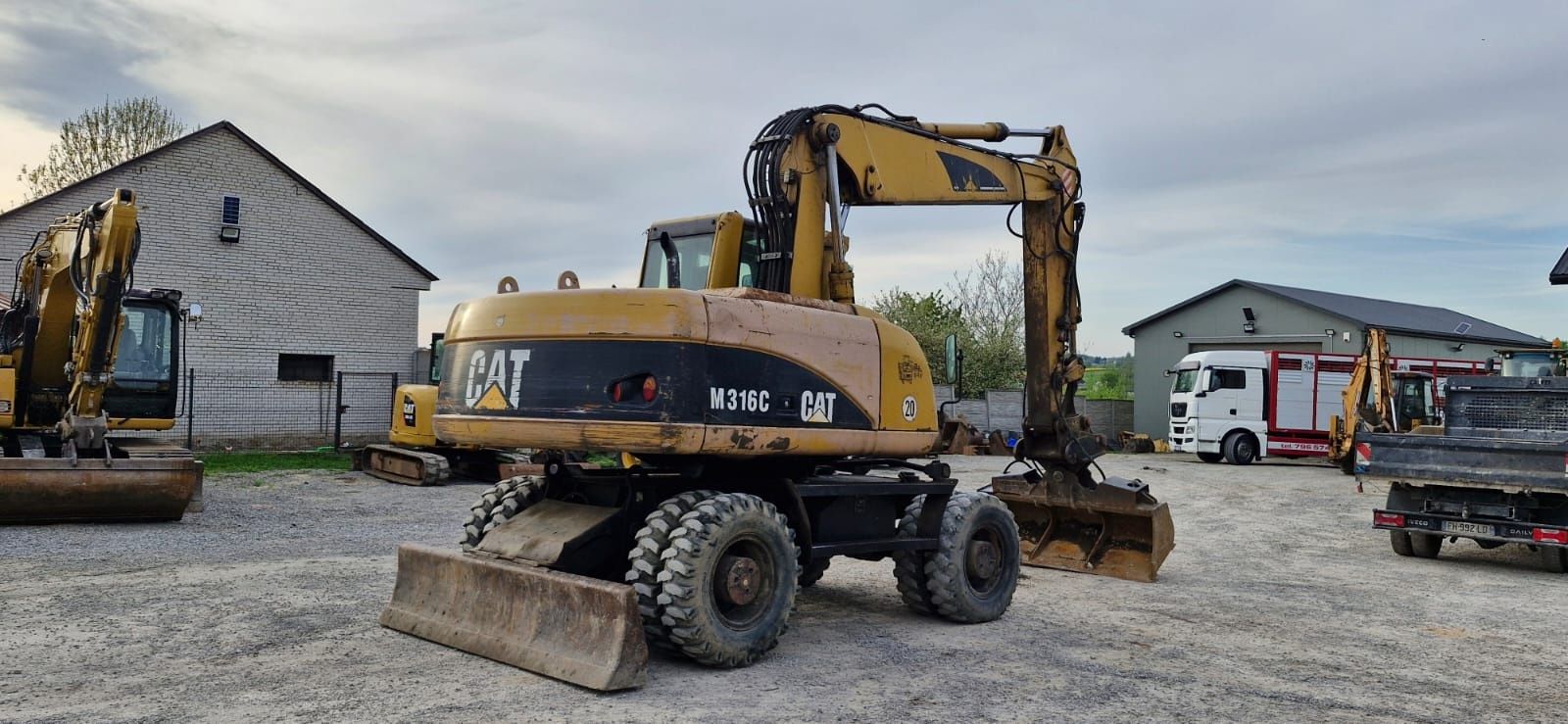 CAT M316C koparka