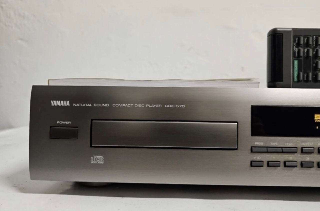 Pilot! Odtwarzacz CD Yamaha CDX-570.