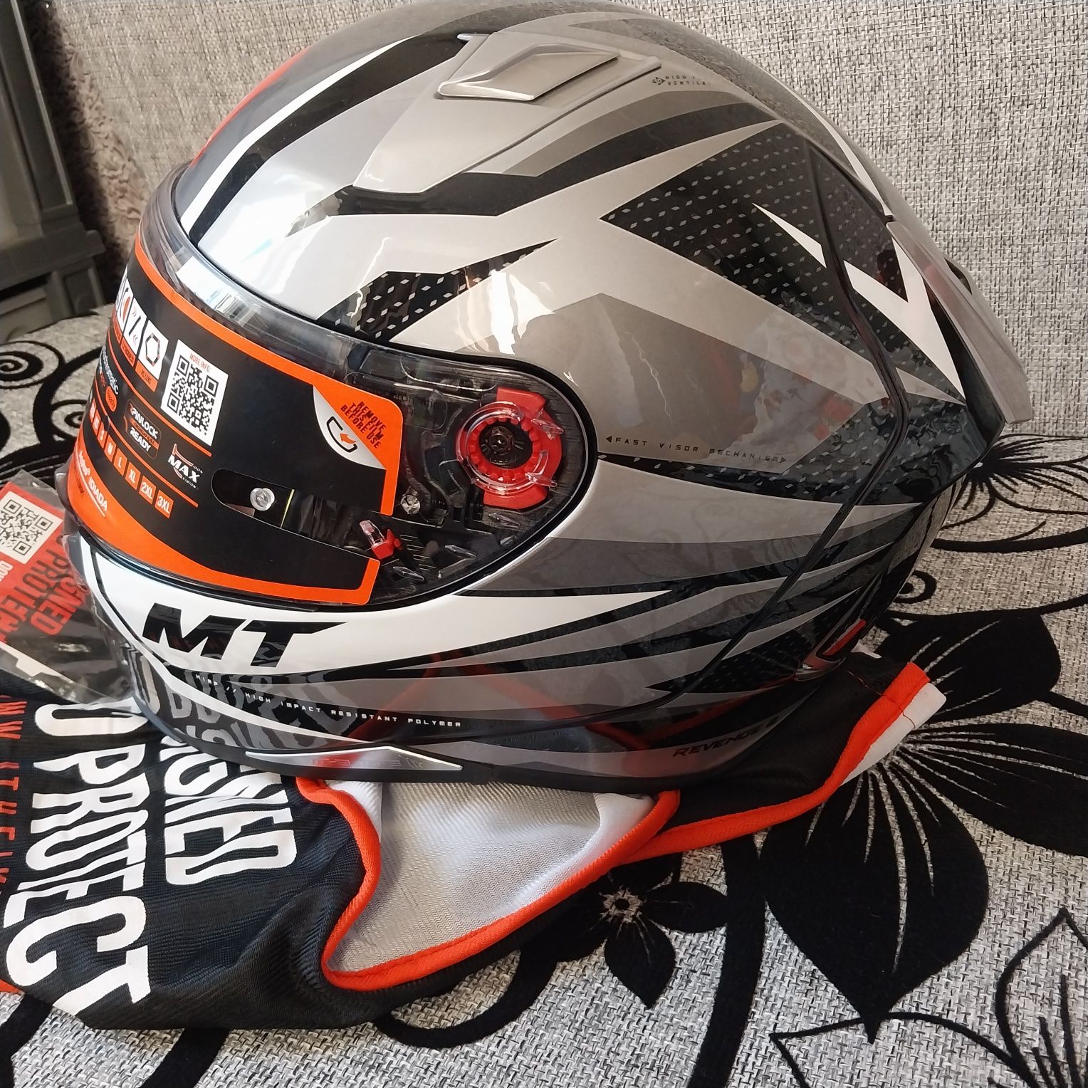Продам шлем для мотоцыкла MT Helmets ,размер S