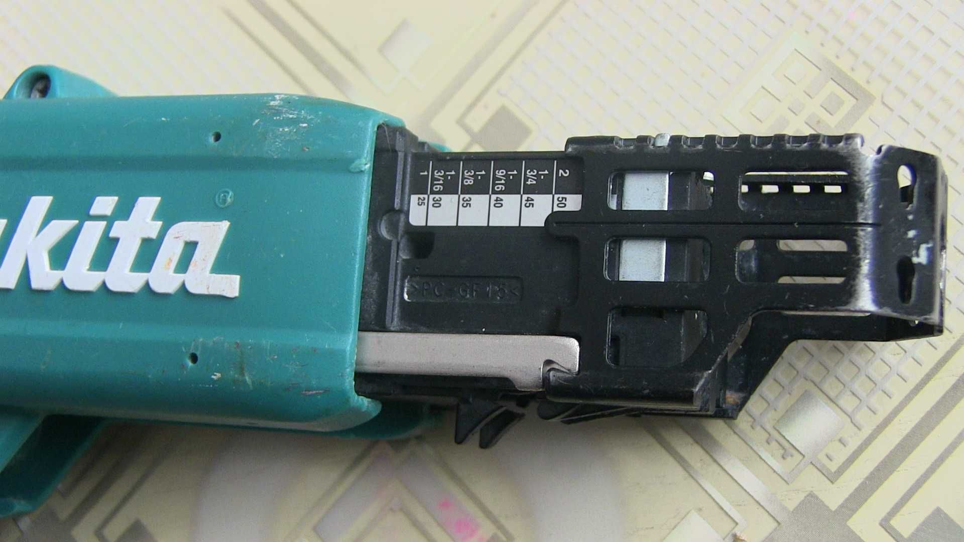 Аккумуляторний безщітковий шурупокрут для гіпсокартону Makita DFS452