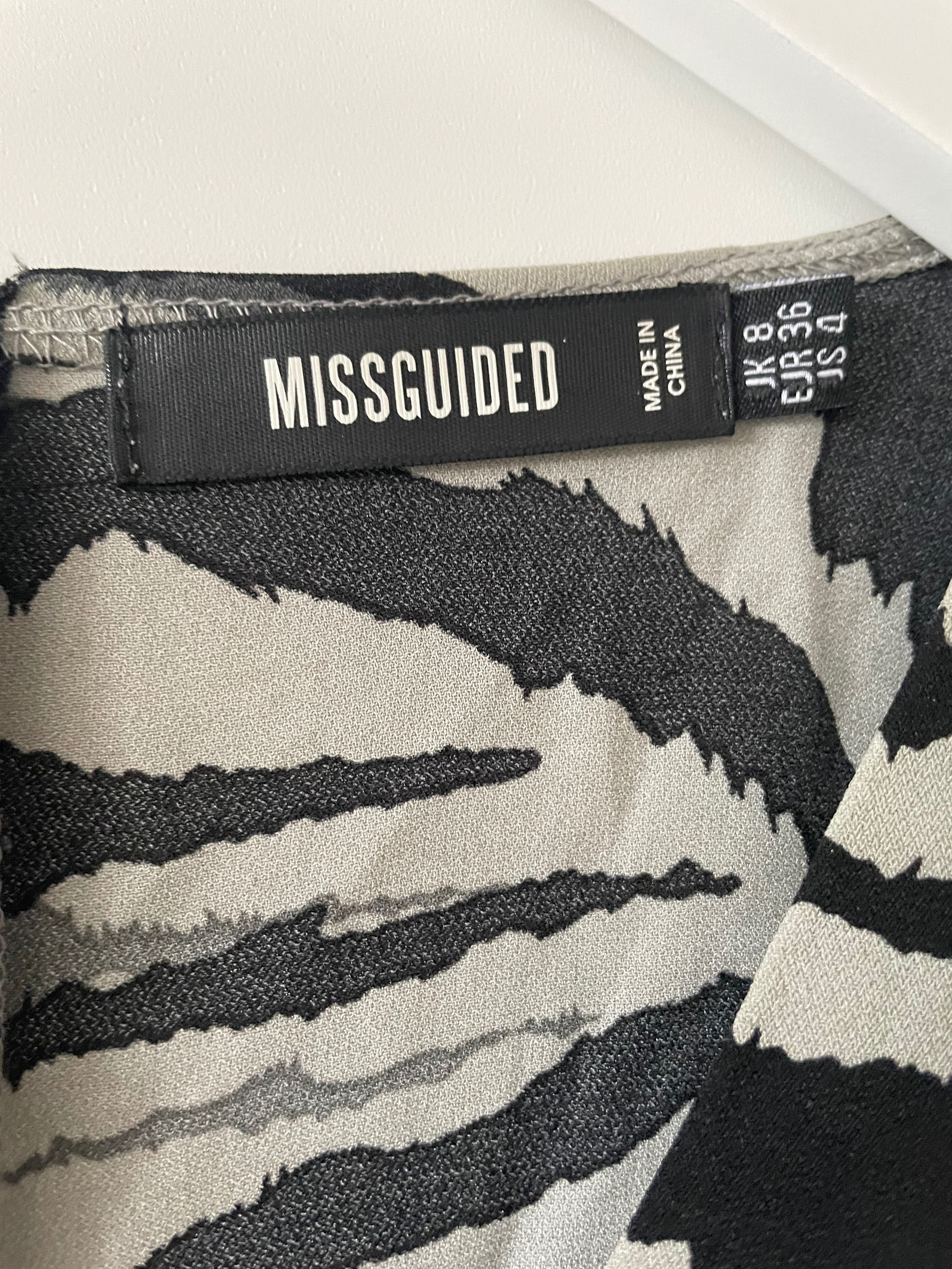 Rozkloszowana luźna sukienka zebra Missguided - r. 36