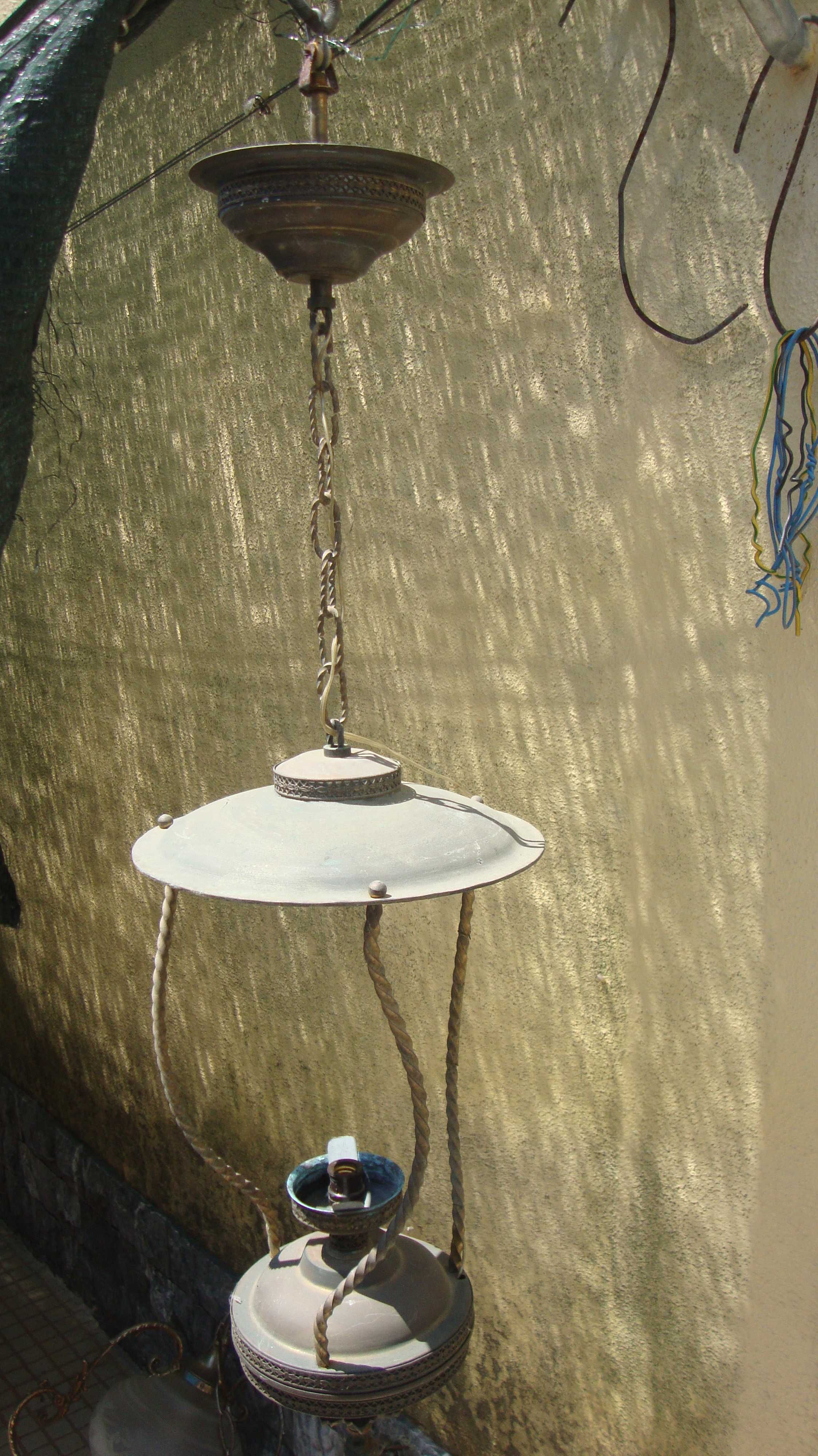 Vendo 2 lanternas de tecto usadas em latão, de uma lampada