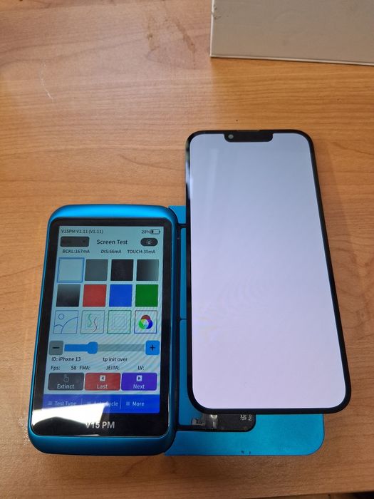 Oryginalny wyświetlacz iphone 13