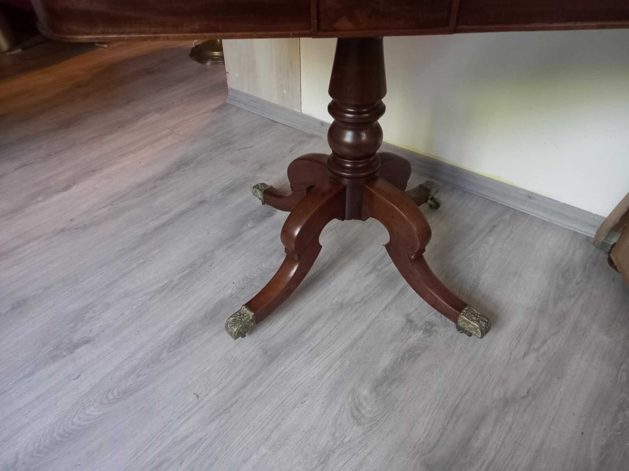 Piękny Rozkładany drewniany stolik na kółkach Karciak