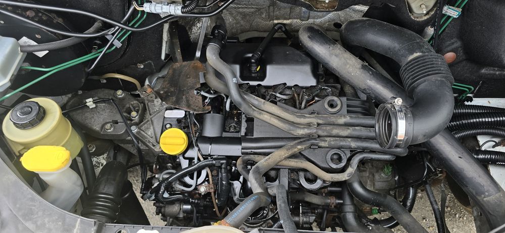 Silnik 2.5 dCi G9U750 z skrzynia biegów manualna