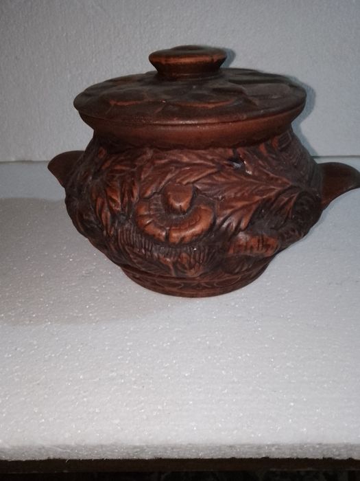 Глиняный горшок.