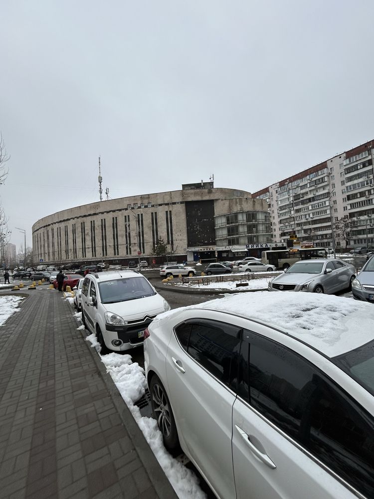 Продам гаражний бокс ( Гмирі, Чавдар, Софіі Русовоі, Позняки)