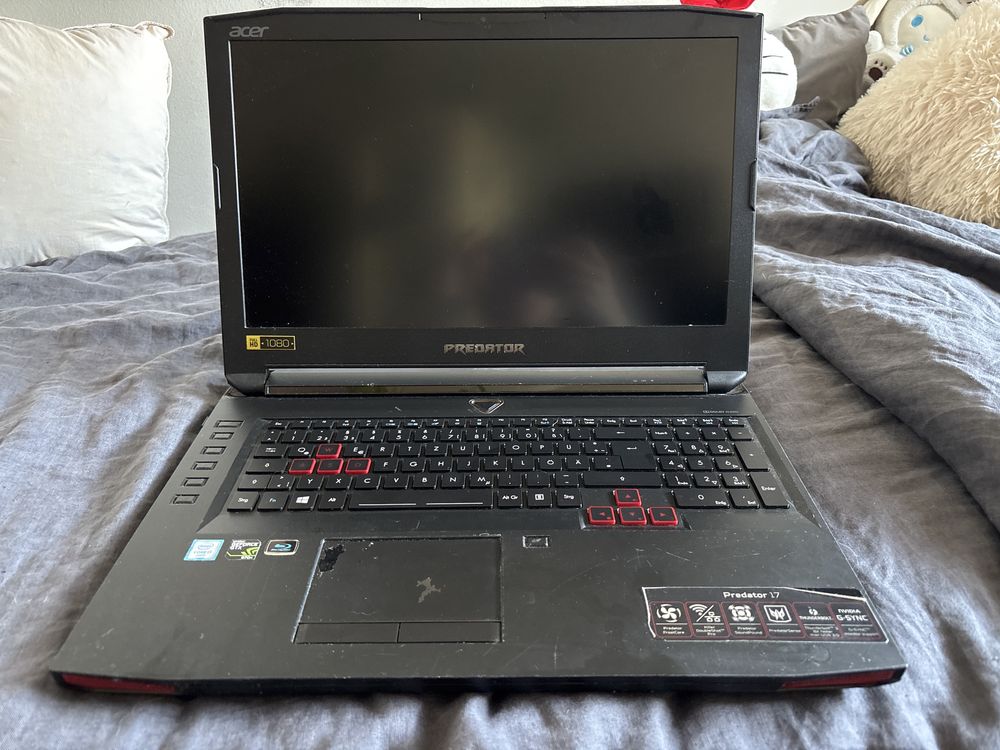 Sprzedam laptopa Acer Predator 17 – uszkodzony
