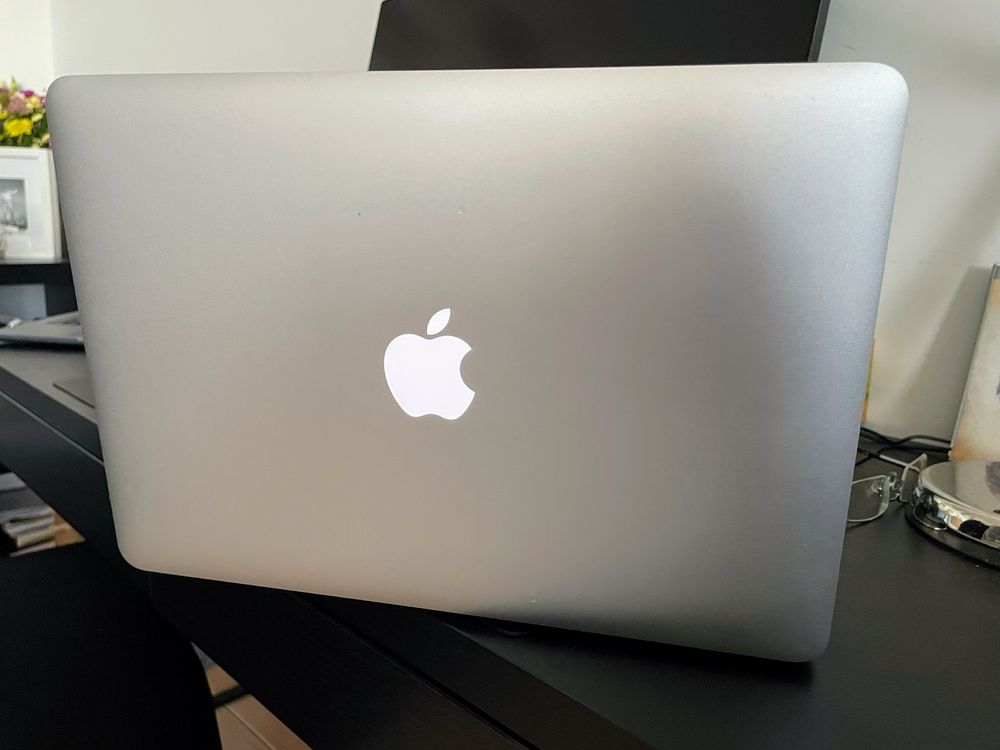 Apple MacBook Air (13-inch, early 2015)