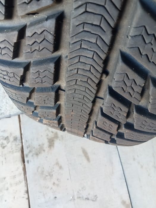 Opony zimowe bieżniowane 205/55 r16