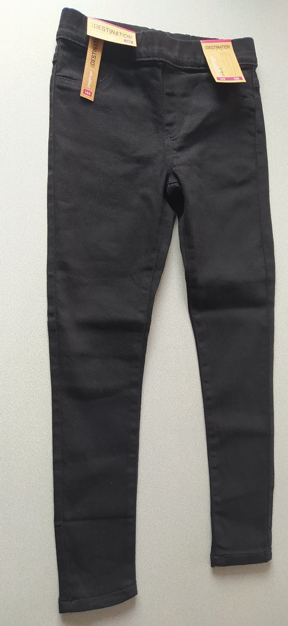 Nowe joggery 146cm