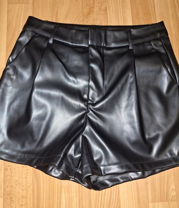 Шорти із екошкіри