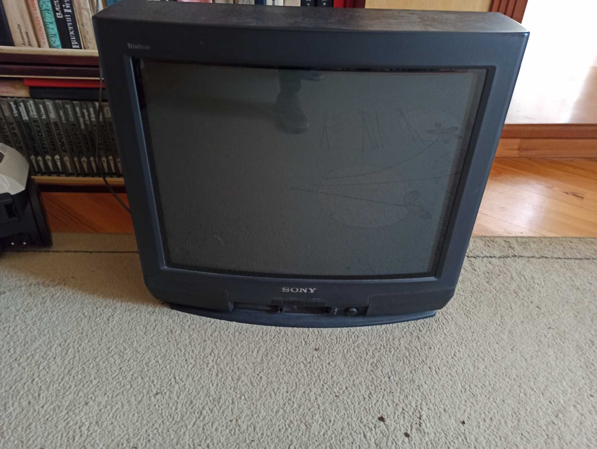 3 телевизора TV Sony Trinitron 70 см и 2 других - 54cm.