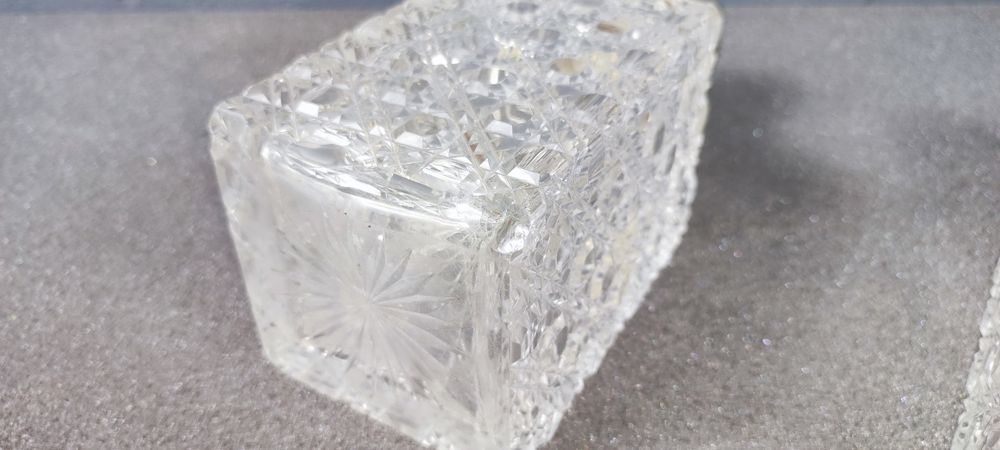 Dwie karafki okute srebrem próby 800 Francja korki  zakręc