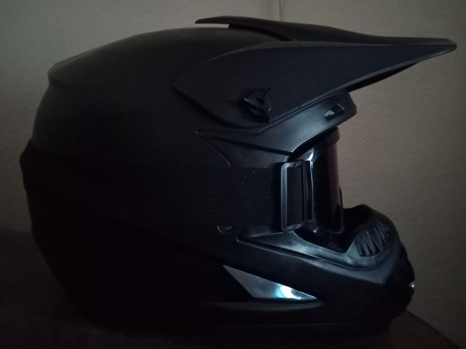 Кросовий мотошолом