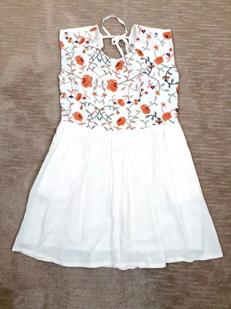 Nowa biała sukienka haftowana Forever21 rozmiar S