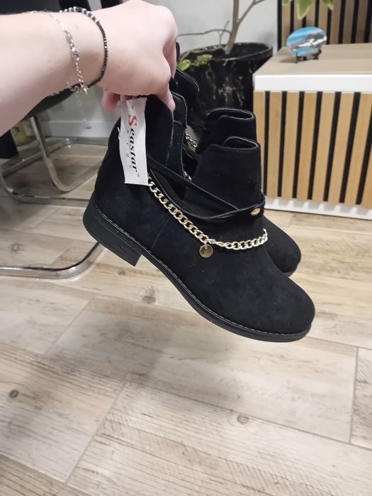Nowe z metką botki damskie śliczne 40