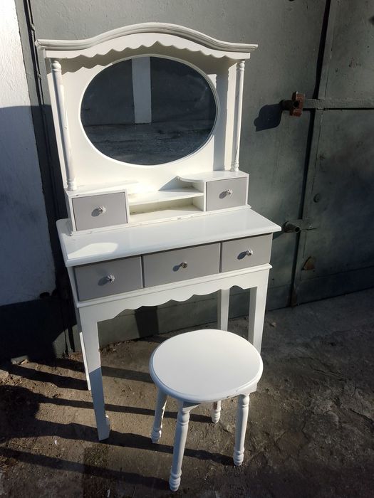 toaletka damska z lustrem do odnowienia