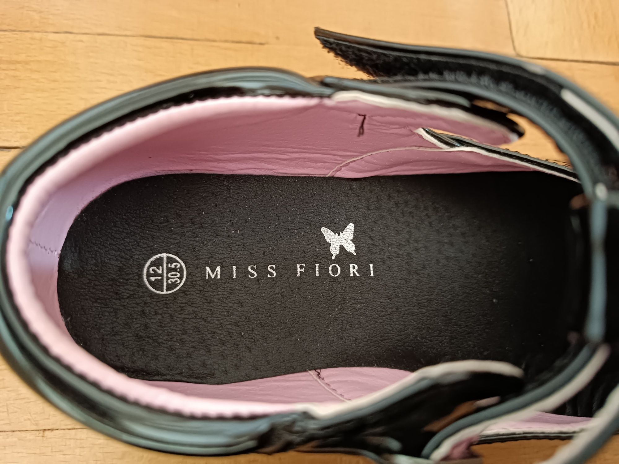 Бренд Miss Fiori взуття лаковане 30.5 розмір
Дуже гарні , зручні та ст