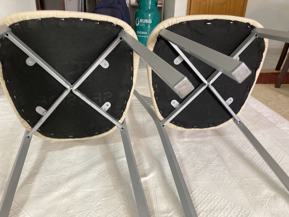 Cadeitas almofadadas