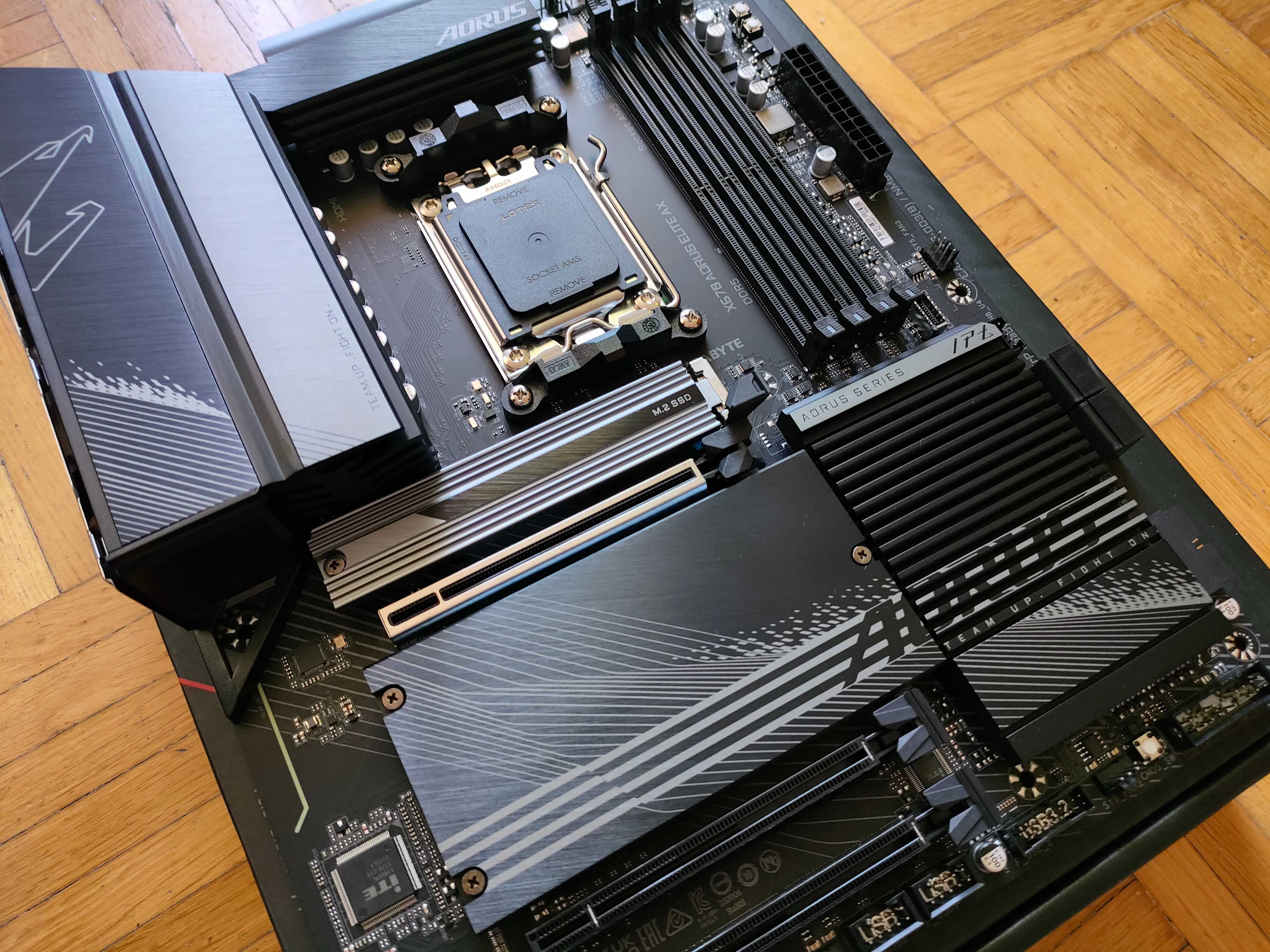 Gigabyte X670 AORUS ELITE AX