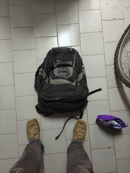Mochila Billabong muito desgastada