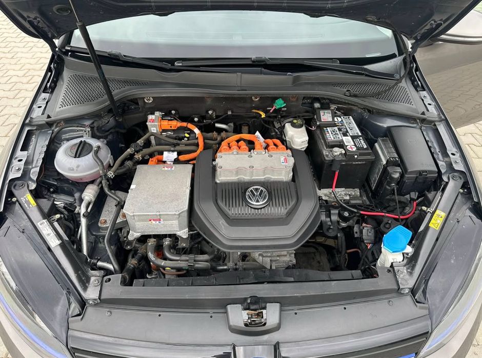 Продам VW E-Golf 24,2кВт