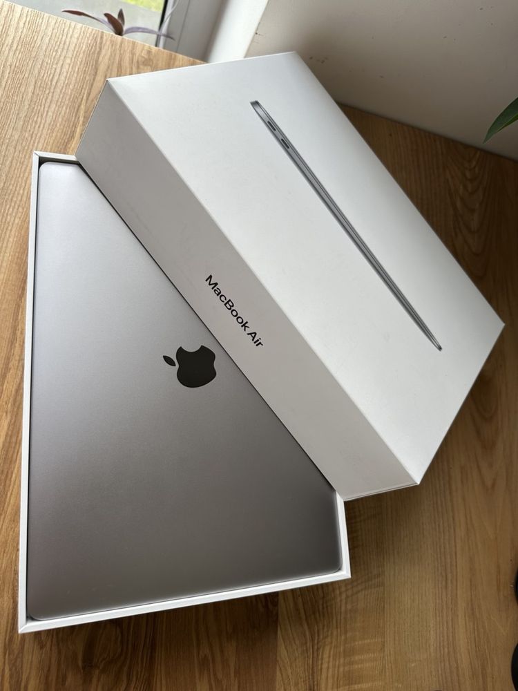MacBook Air M1 (2020), 8 GB RAM, 256 GB SSD