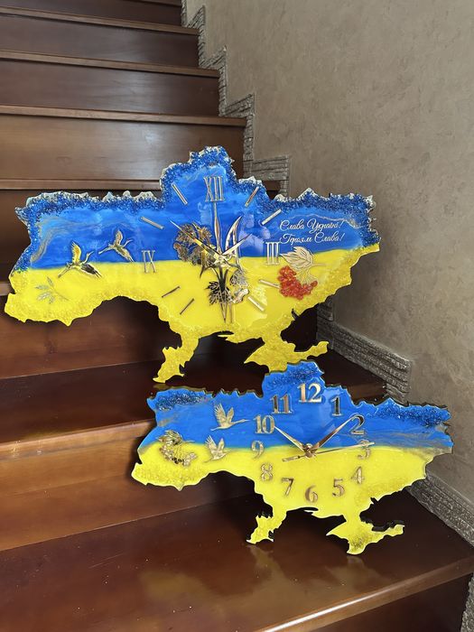 Ідея для подарунку, годинник мапа України з смоли, карта Украины
