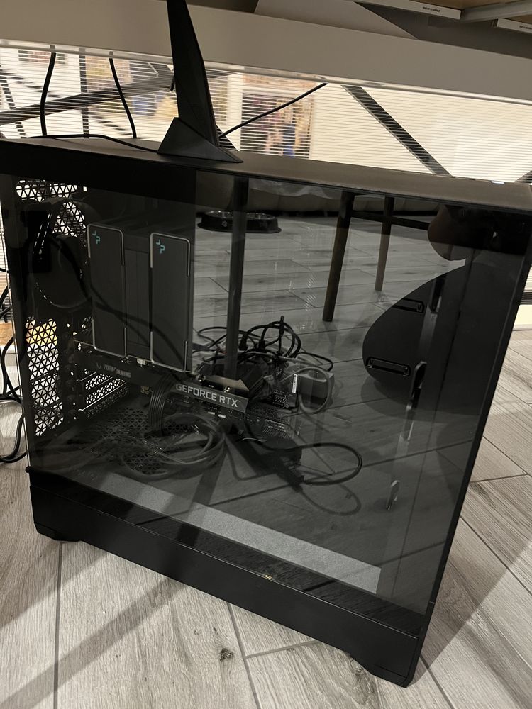 Sprzedam  komputer + monitor dla wymagajacych