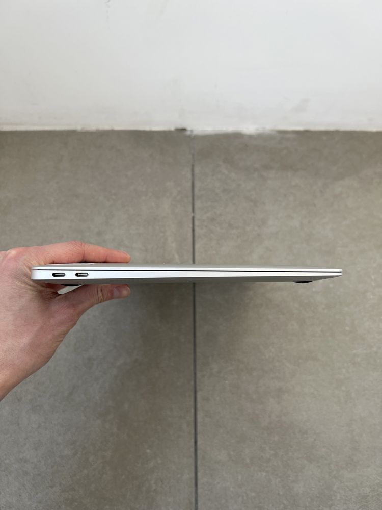 470$ MacBook Air 13" 2019 MVFL2 1,6GHz / i5 / 8 GB / 256gb SSD