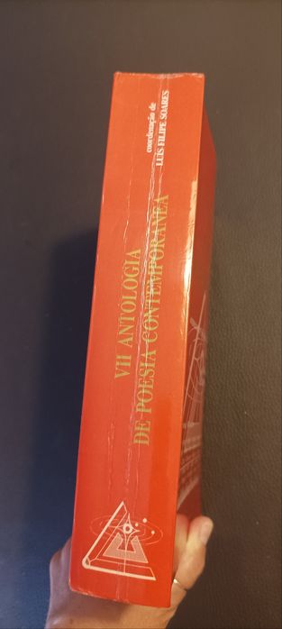 Livro de poesia "VII Antologia de Poesia Contemporânea"