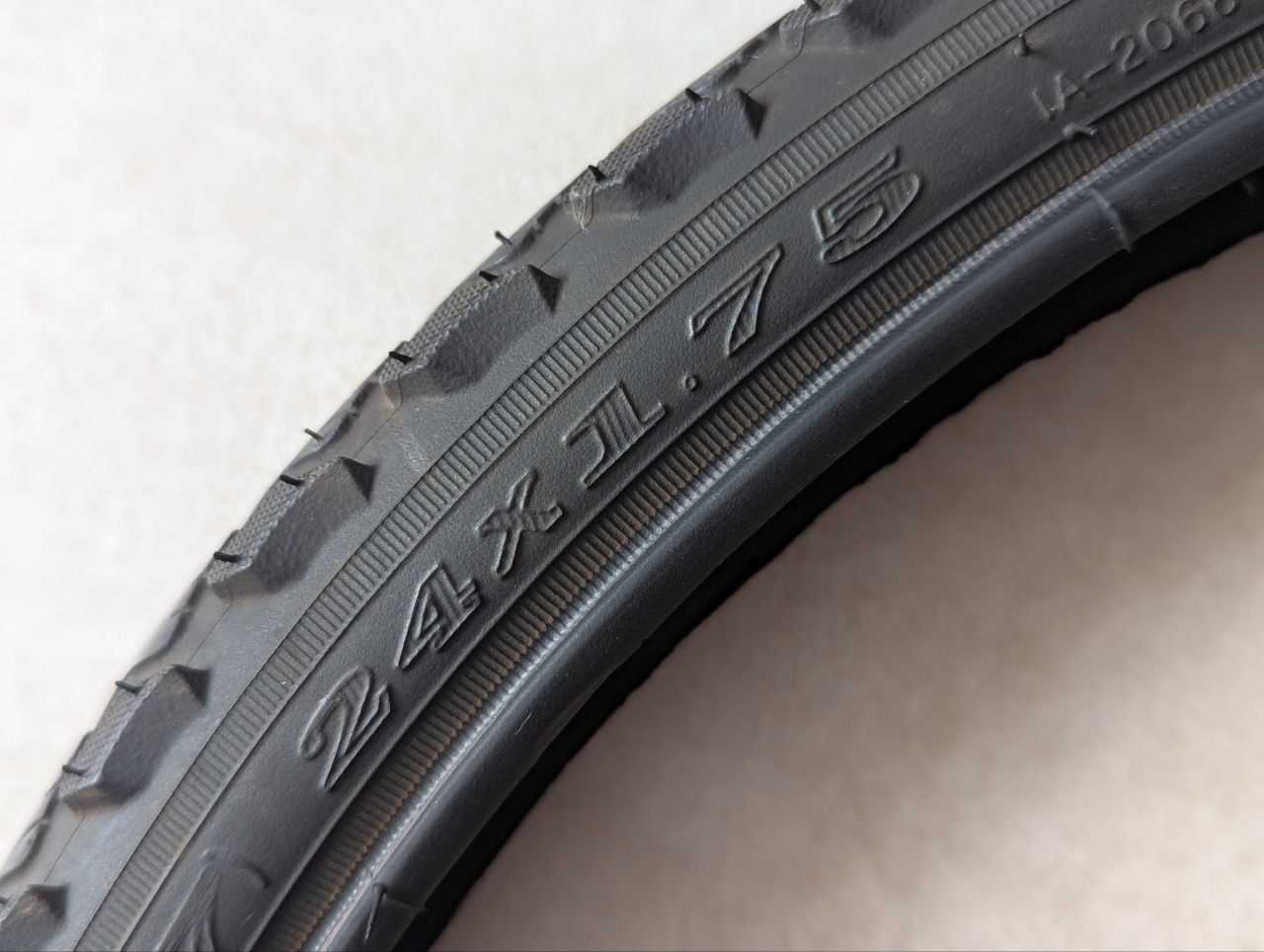 Покришки Pirelli Gravel 700x40 та Innova 24x1.75 (б/у) для велосипеда