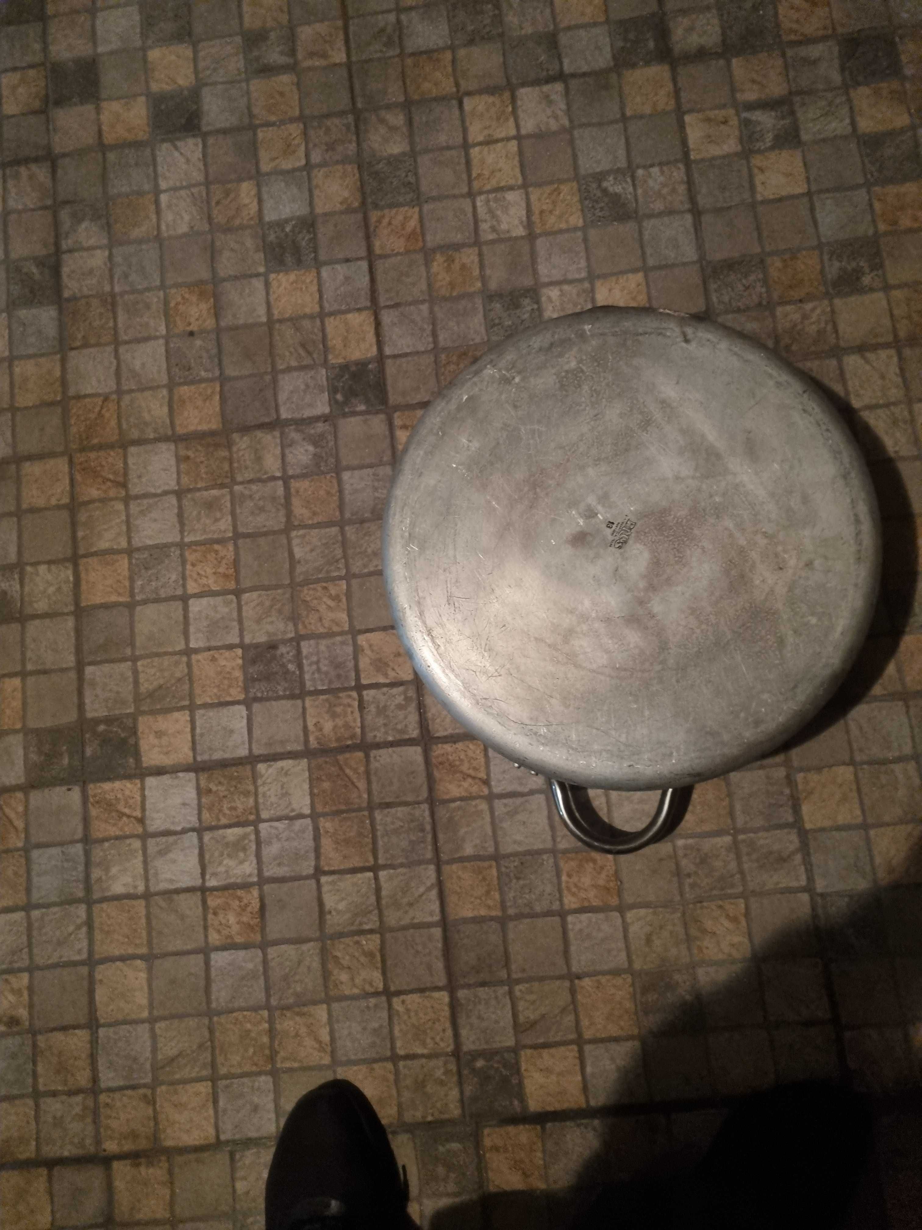 Vende se  3 tachos aluminio