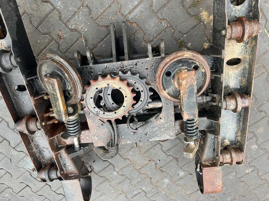 Rama podwozie z regulowanym rozstawem gąsienic do minikoparki