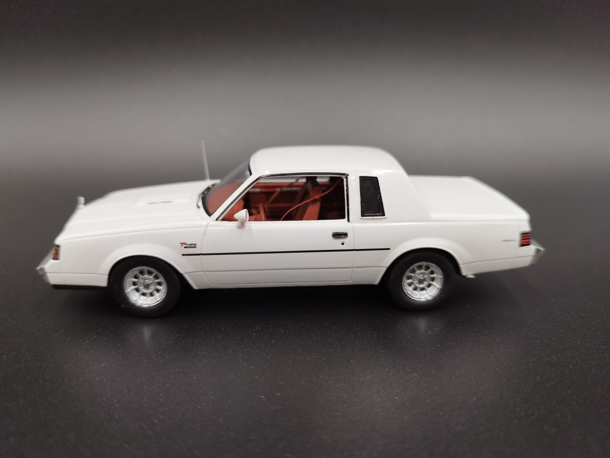 1:43 Auto Word Buick Regal Typ T (1986) white model
