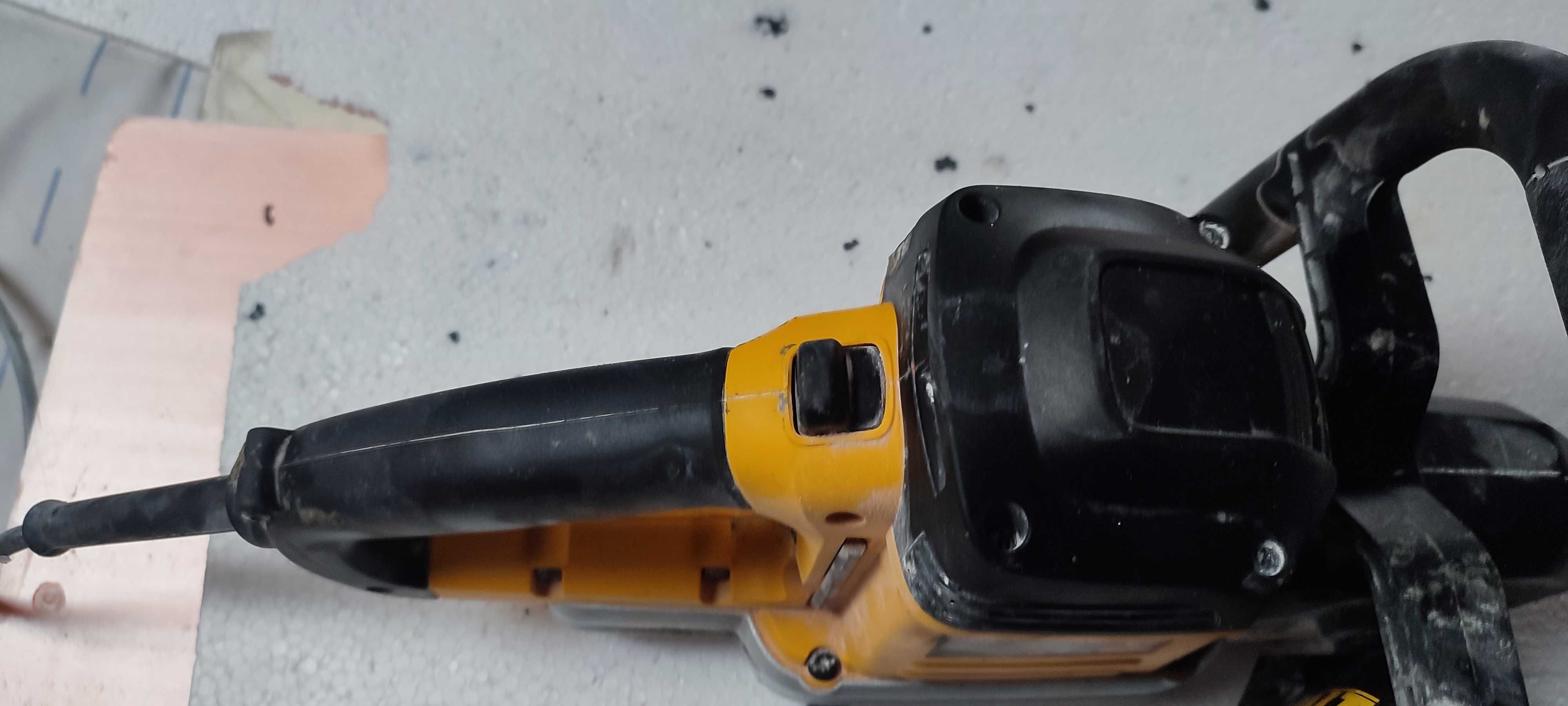 DeWALT Piła szablasta ALIGATOR- DWE398-QS