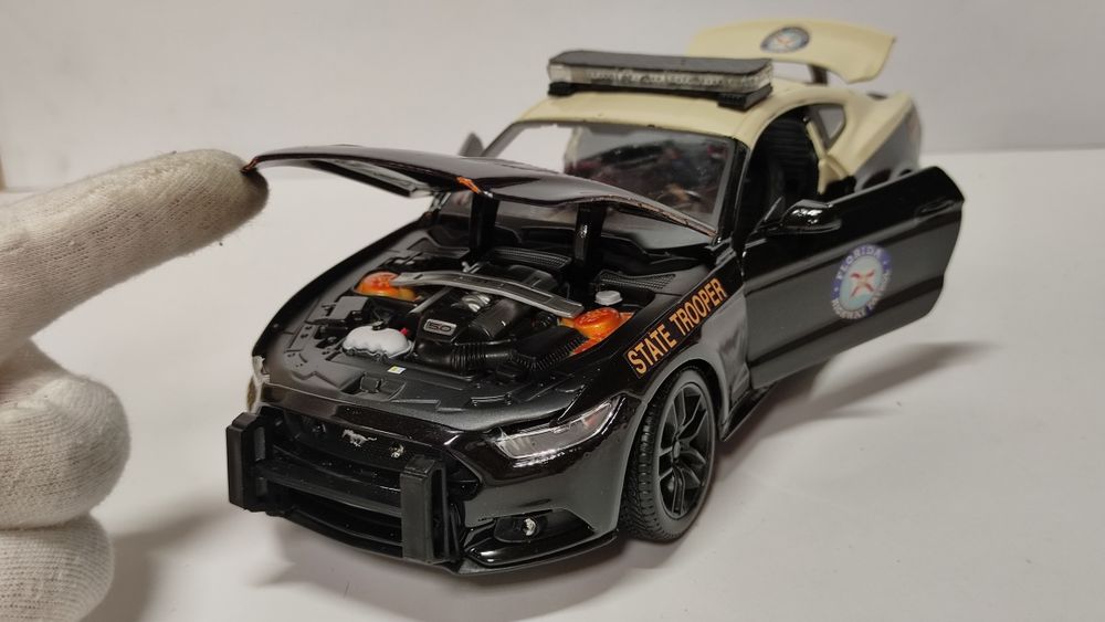 Policyjny Ford Mustang Floryda, Maisto, skala 1:18