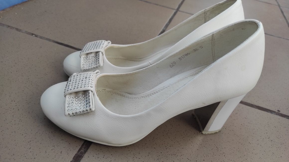Туфлі жіночі білі 36