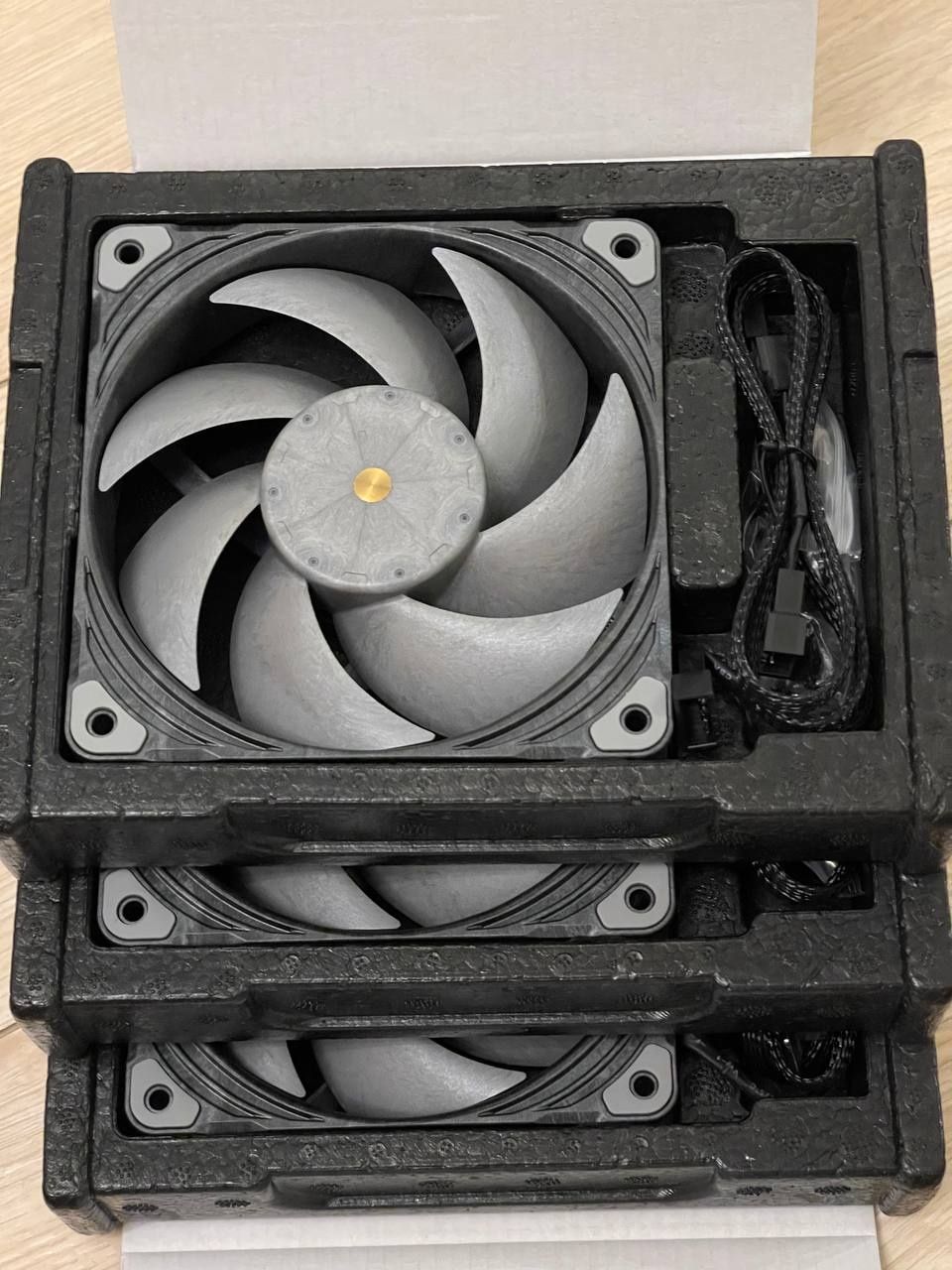 Phanteks D30-120 D-RGB чорні та білі, стандартні та реверсивні