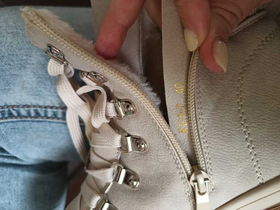 жіночі зимові ботинки 40 р