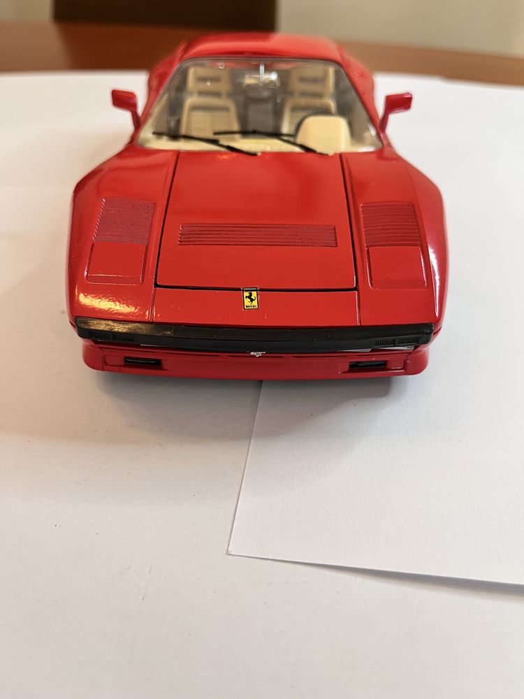 Burago - Ferrari GTO (1984)  Vermelho 1/18 cod. 3027