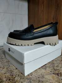 Продам шкіряні туфлі (лофери) , фірма Nessi,39 розміру