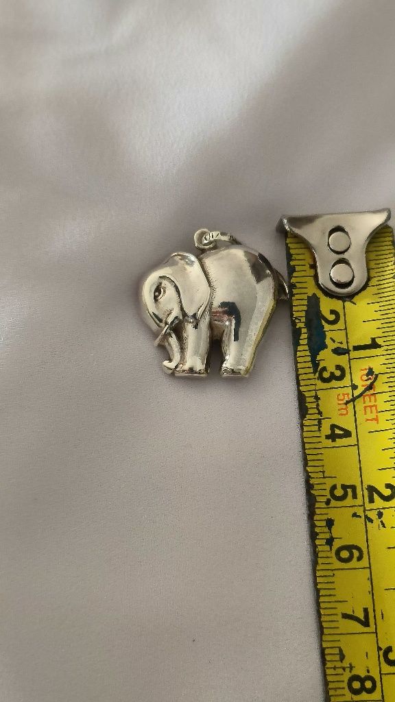 Elefante em prata topázio